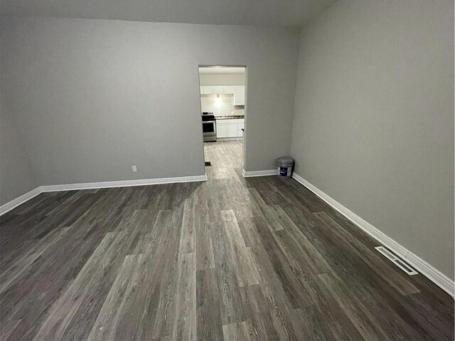 812 E Clarke St Unit 814, Milwaukee, WI 53212 - unfurnished room featuring dark wood finished floors and baseboards