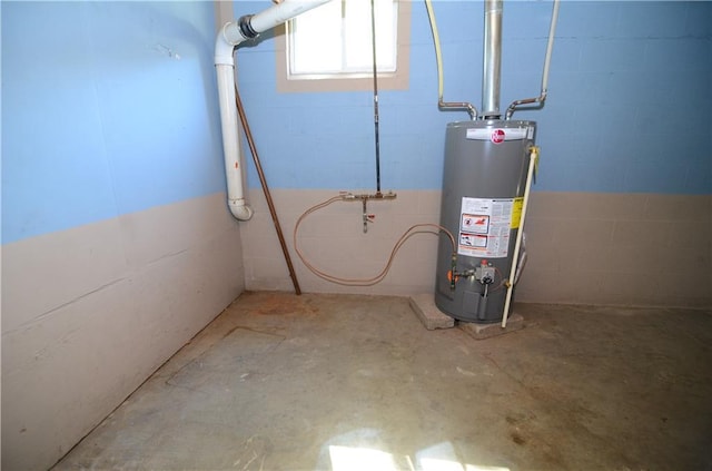 W2585 County Road R, Durand, WI 54736 - utility room featuring gas water heater