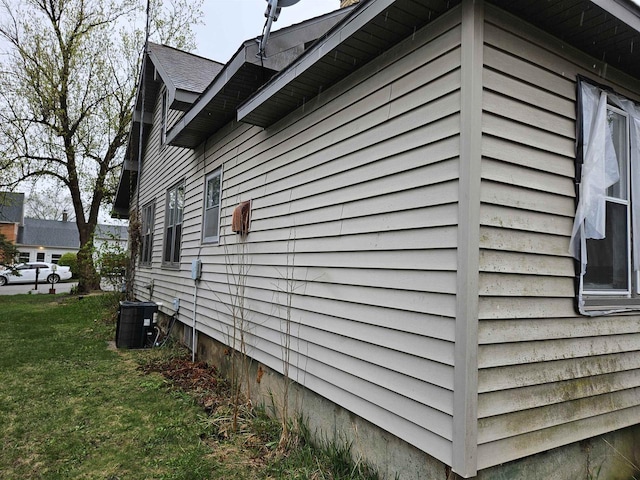 308 W Prospect St, Endeavor, WI 53930 - view of side of home featuring cooling unit and a yard