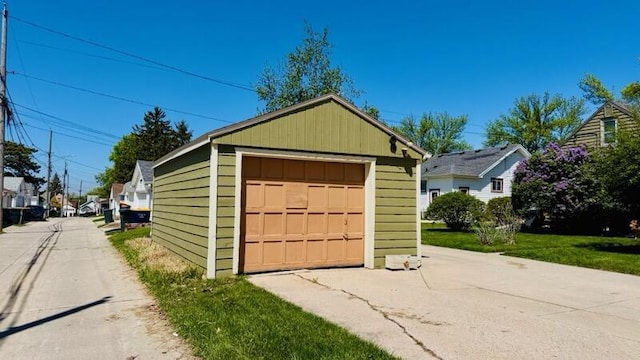 2377 S 73rd St, West Allis, WI 53219 - detached garage with concrete driveway