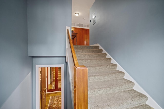 2663 N Wahl Ave, Milwaukee, WI 53211 - view of stairway