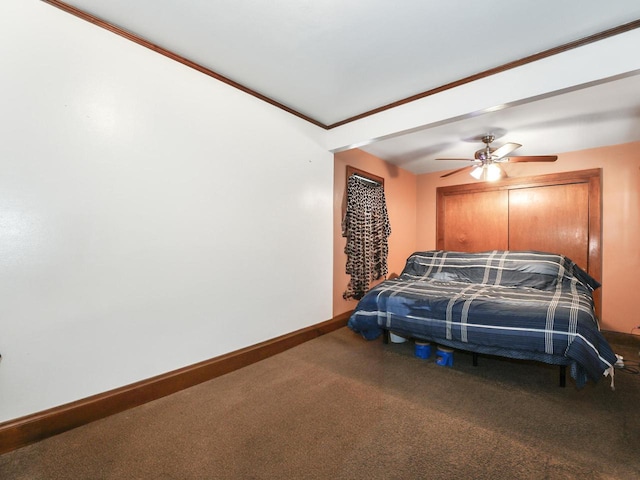 carpeted bedroom with baseboards and ceiling fan