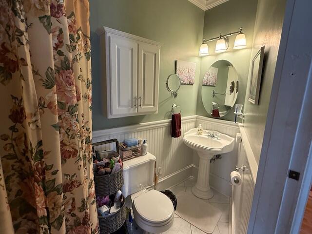 400 S Water St, Sparta, WI 54656 - full bath with crown molding, wainscoting, toilet, and curtained shower