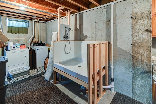 5438 Park Meadow Dr, Madison, WI 53704 - below grade area with washing machine and clothes dryer