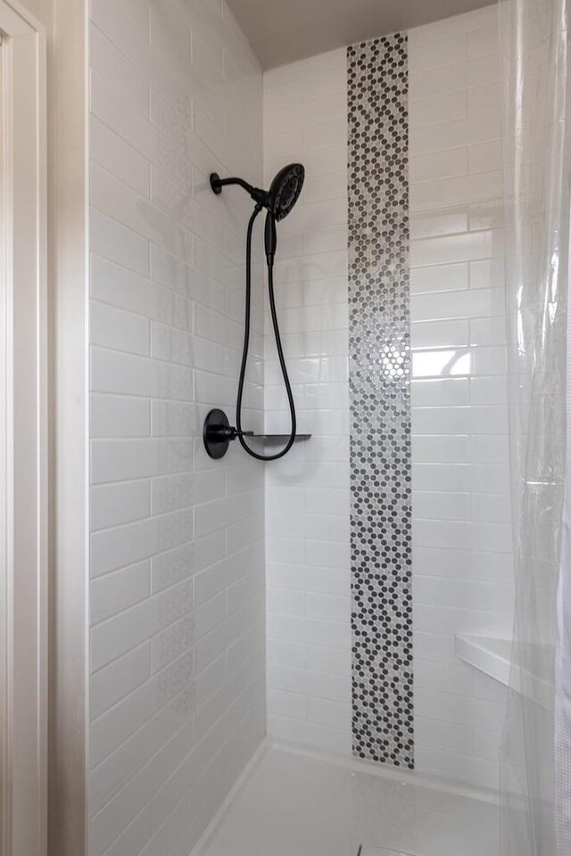 365 N Wilson St, Kimberly, WI 54136 - full bathroom featuring tiled shower