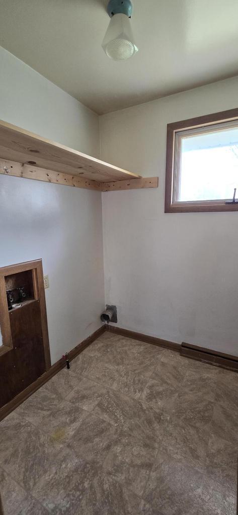 2905 S 18th St, Sheboygan, WI 53081 - laundry area featuring baseboards