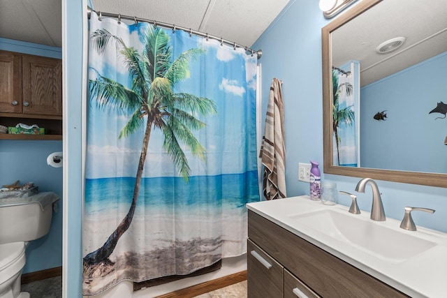 7244 Pine Tree Dr, Almond, WI 54909 - full bath with toilet, vanity, and curtained shower