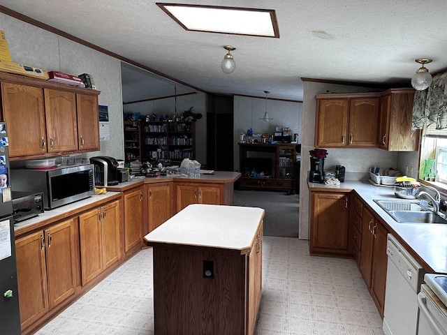 7962 N State Highway 45, Eland, WI 54427 - kitchen featuring a sink, stainless steel microwave, light countertops, a peninsula, and ornamental molding