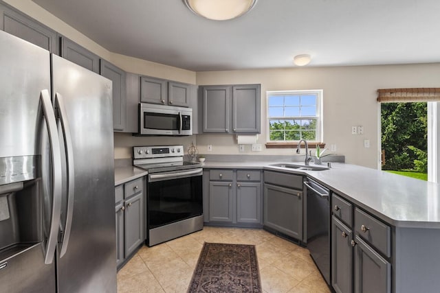 1293 Chesterwood Ln, Pewaukee, WI 53072 - kitchen with stainless steel appliances, gray cabinets, a peninsula, and a sink