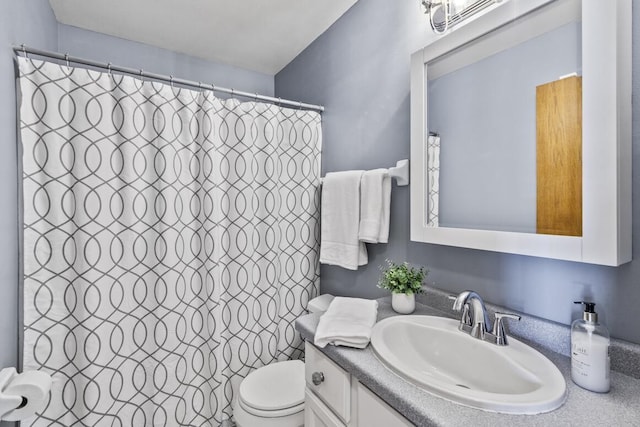 1293 Chesterwood Ln, Pewaukee, WI 53072 - bathroom featuring vanity, toilet, and curtained shower