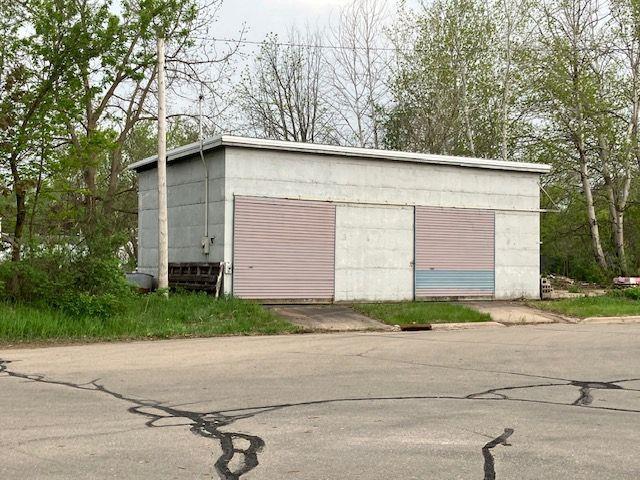 84 E Madison St, Clintonville, WI 54929