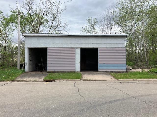 84 E Madison St, Clintonville, WI 54929