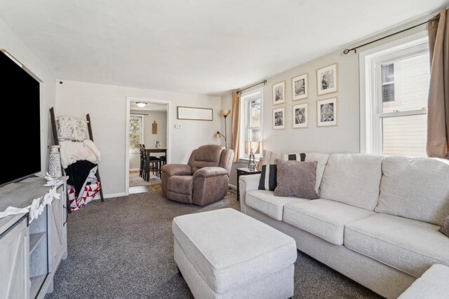 1578 Cass St, Green Bay, WI 54302 - carpeted living room with baseboards