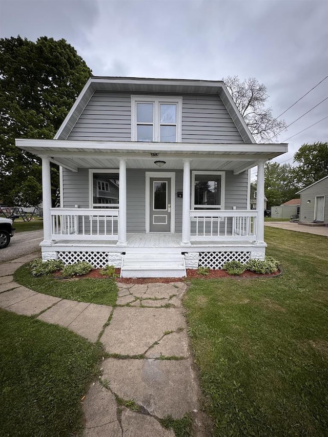 404 6th St, Waupaca, WI 54981 - bungalow-style home with a front lawn and covered porch