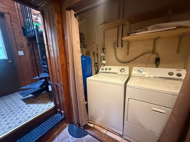 228227 County Road Y, Birnamwood, WI 54414 - laundry room featuring washing machine and clothes dryer