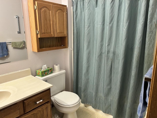 1010 Whispering Winds Pl, Onalaska, WI 54650 - full bath featuring vanity, toilet, and curtained shower