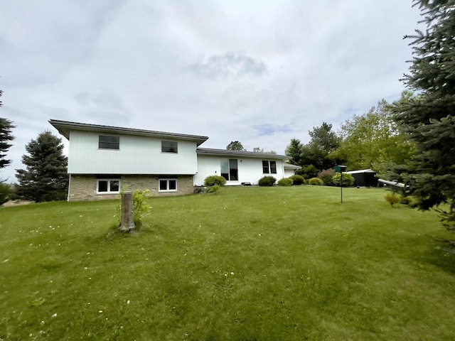 7401 Mildred Ct, Cross Plains, WI 53528 - back of house featuring a yard