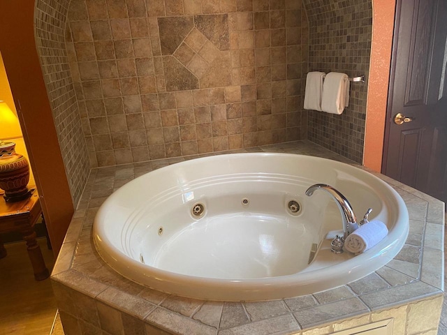 2411 River Rd Unit 2443, Wisconsin Dells, WI 53965 - full bathroom with a whirlpool tub