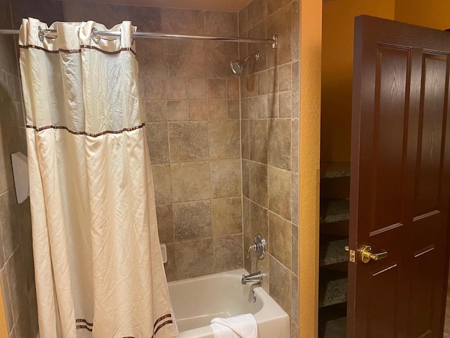 2411 River Rd Unit 2443, Wisconsin Dells, WI 53965 - full bathroom featuring shower / tub combo with curtain