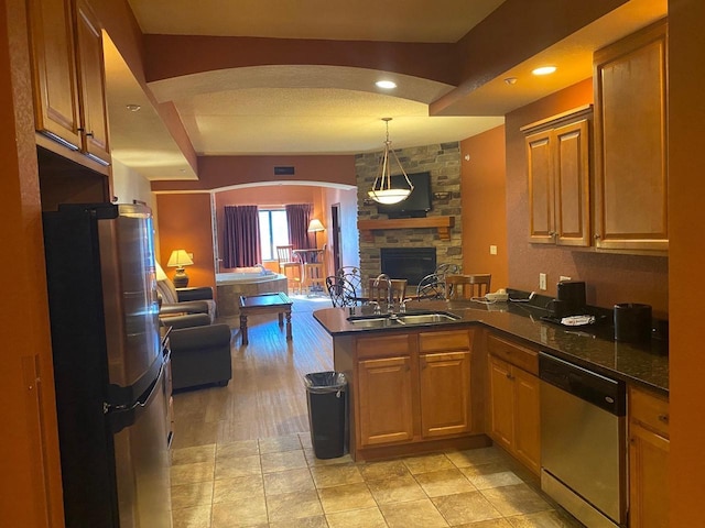 2411 River Rd Unit 2443, Wisconsin Dells, WI 53965 - kitchen featuring stainless steel appliances, a peninsula, open floor plan, dark countertops, and recessed lighting