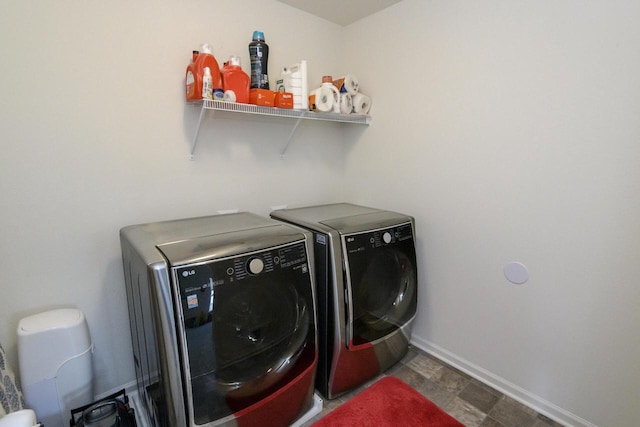 W242N5663 Simona Dr, Sussex, WI 53089 - laundry room featuring washing machine and dryer and baseboards