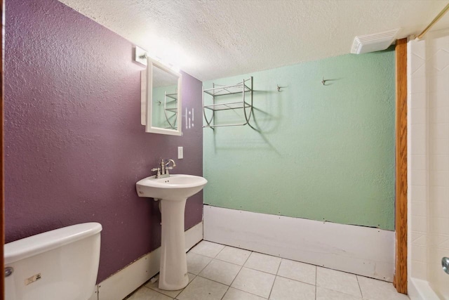 N124W13900 Lovers Ln, Germantown, WI 53022 - full bath featuring a textured ceiling, tile patterned floors, toilet, a textured wall, and a sink