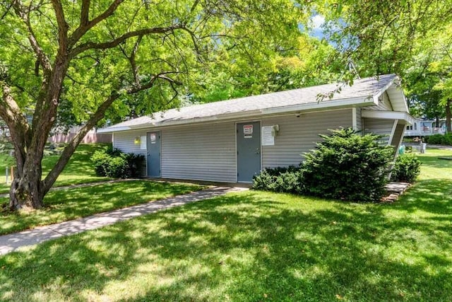W5229 Surfwood Dr Unit 3B, Elkhorn, WI 53121 - ranch-style house with a front lawn