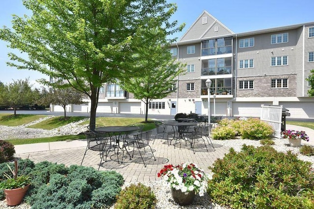 2142 Chateau Ct Unit 308-2, Grafton, WI 53024 - view of patio