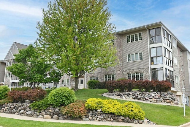 2142 Chateau Ct Unit 308-2, Grafton, WI 53024 - view of building exterior