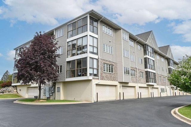 2142 Chateau Ct Unit 308-2, Grafton, WI 53024 - view of apartment building / complex