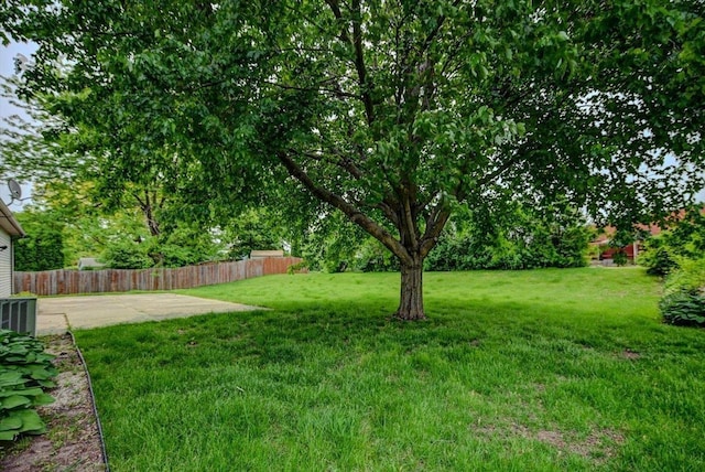 906 Spahn Dr, Waunakee, WI 53597 - view of yard featuring a patio