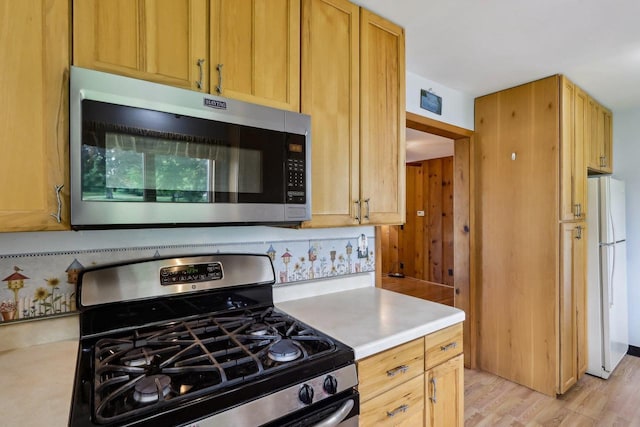 E14485 Baltic Ave, Merrimac, WI 53561 - kitchen with stainless steel appliances, light countertops, and light wood-type flooring