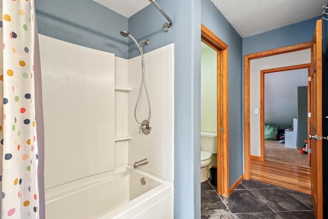 7496 River Rd, Lake Tomahawk, WI 54558 - full bath featuring toilet, shower / bath combo with shower curtain, and a textured ceiling