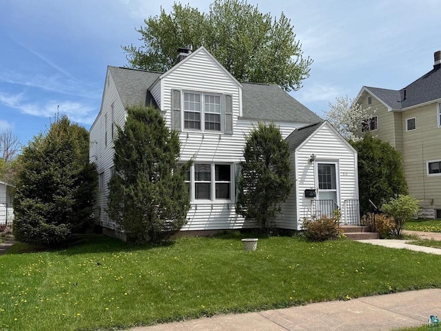 514 W 9th Ave, Ashland, WI 54806 - traditional-style home featuring a front yard, a chimney, and roof with shingles