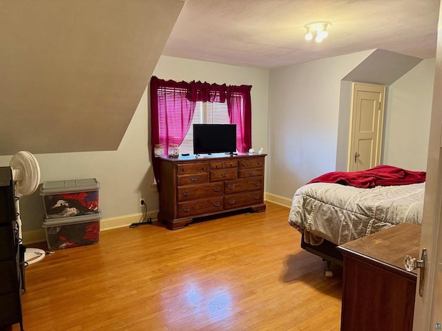 514 W 9th Ave, Ashland, WI 54806 - bedroom featuring light wood-style flooring and baseboards