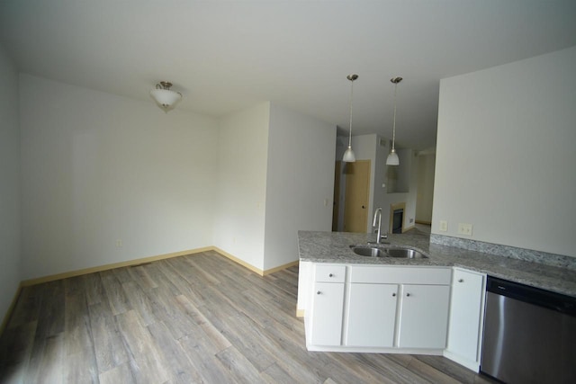 387 Bella Way, Sun Prairie, WI 53590 - kitchen featuring stainless steel dishwasher, a sink, light wood-style flooring, and a peninsula