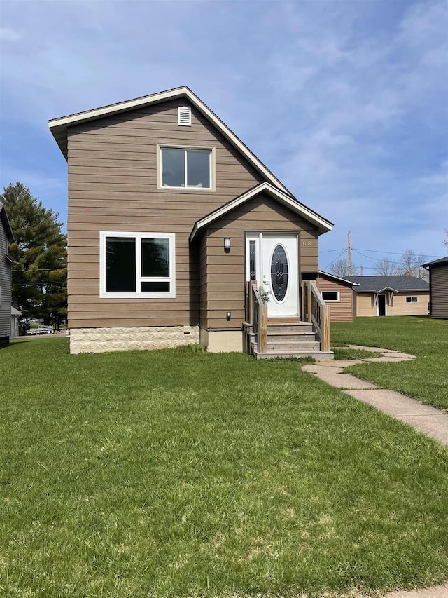 618 17th Ave W, Ashland, WI 54806 - view of front of property with a front yard and entry steps