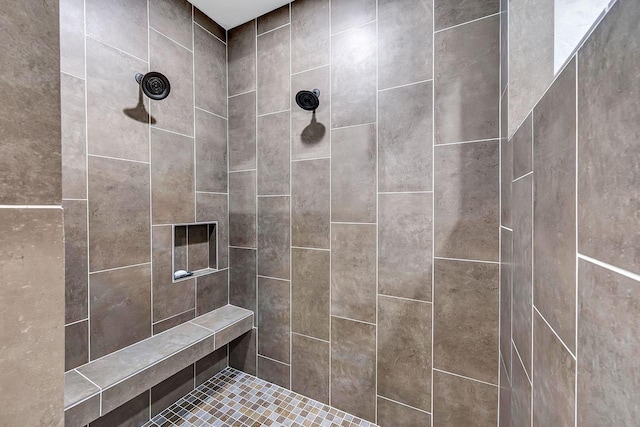 441 Longwood Ln, Wrightstown, WI 54180 - full bath featuring tiled shower