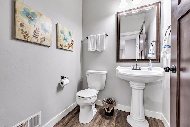 441 Longwood Ln, Wrightstown, WI 54180 - half bathroom featuring wood finished floors, toilet, and baseboards