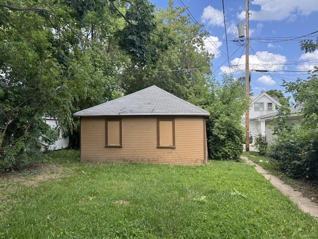 3762 N 5th St Unit 3762A, Milwaukee, WI 53212 - view of property exterior featuring a yard and a shingled roof