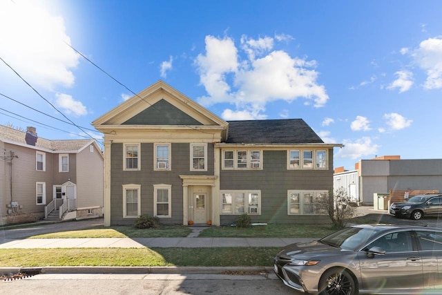 533 High Ave, Oshkosh, WI 54901 - view of front facade with a front lawn