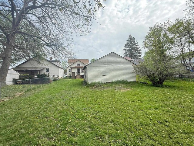 312 W 4th St, Marshfield, WI 54449 - view of yard