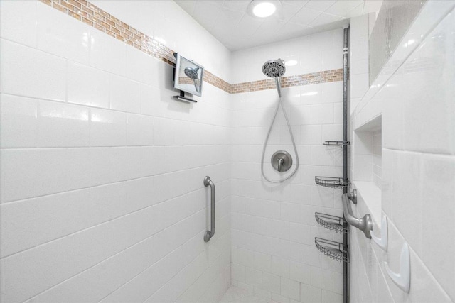 1814 Masters Ln, Madison, WI 53719 - full bath featuring tiled shower