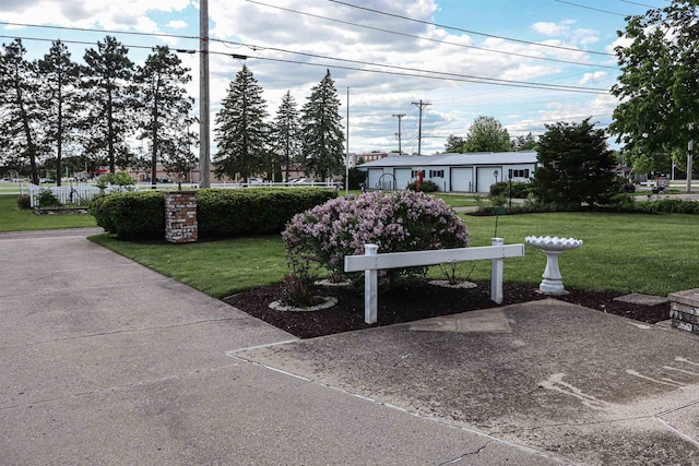 1007 Franklin St, Sauk City, WI 53583 - view of community with a lawn