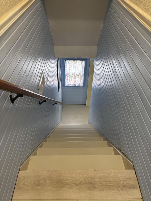 307 E Washington St, Crandon, WI 54520 - view of stairs