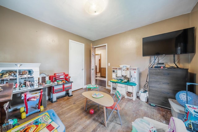 W8749 Hunters Rd, Hortonville, WI 54944 - playroom with wood finished floors and baseboards