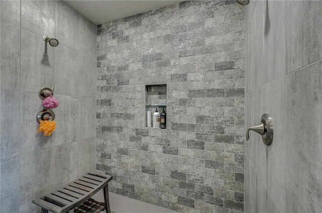 17690 Clayton Ave, Rosemount, MN 55068 - full bathroom featuring a tile shower