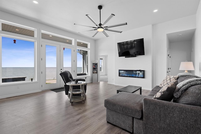 1150 S Bay Shore Rd, Brussels, WI 54204 - living room featuring recessed lighting, plenty of natural light, ceiling fan, wood finished floors, and baseboards