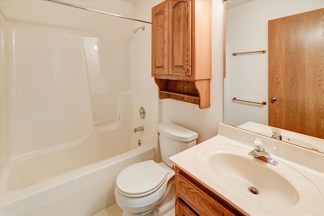 6460 Shady Bend Rd, Verona, WI 53593 - full bath featuring toilet, vanity, and tub / shower combination