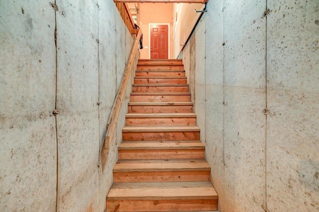 6460 Shady Bend Rd, Verona, WI 53593 - view of staircase